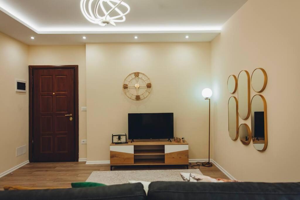 Luxury Apartment At Myslym Shyri Tirana Extérieur photo