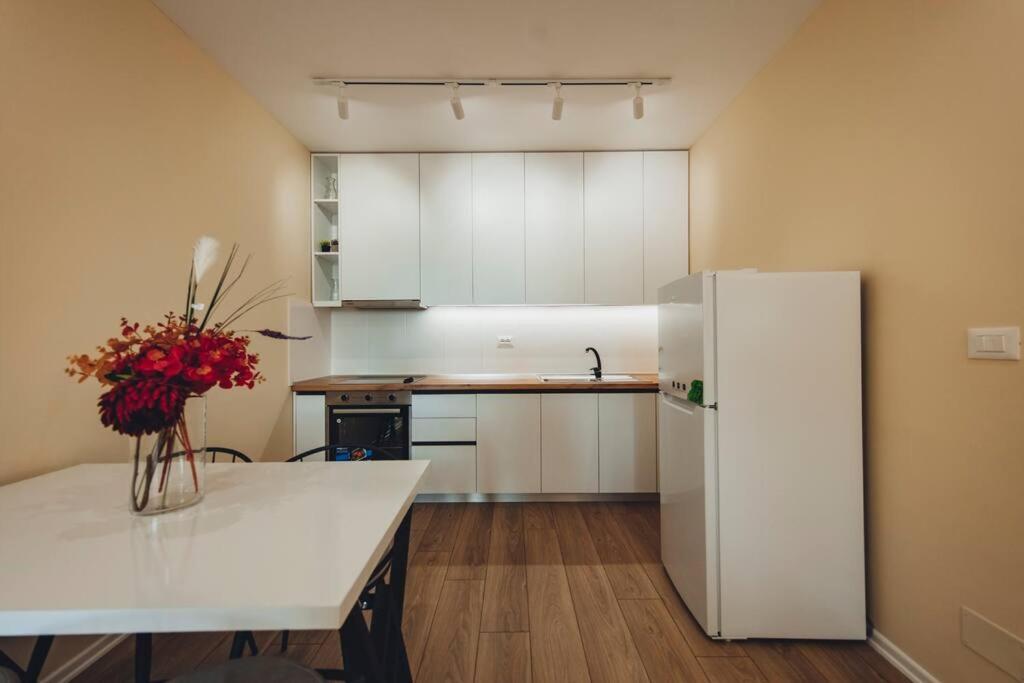 Luxury Apartment At Myslym Shyri Tirana Extérieur photo