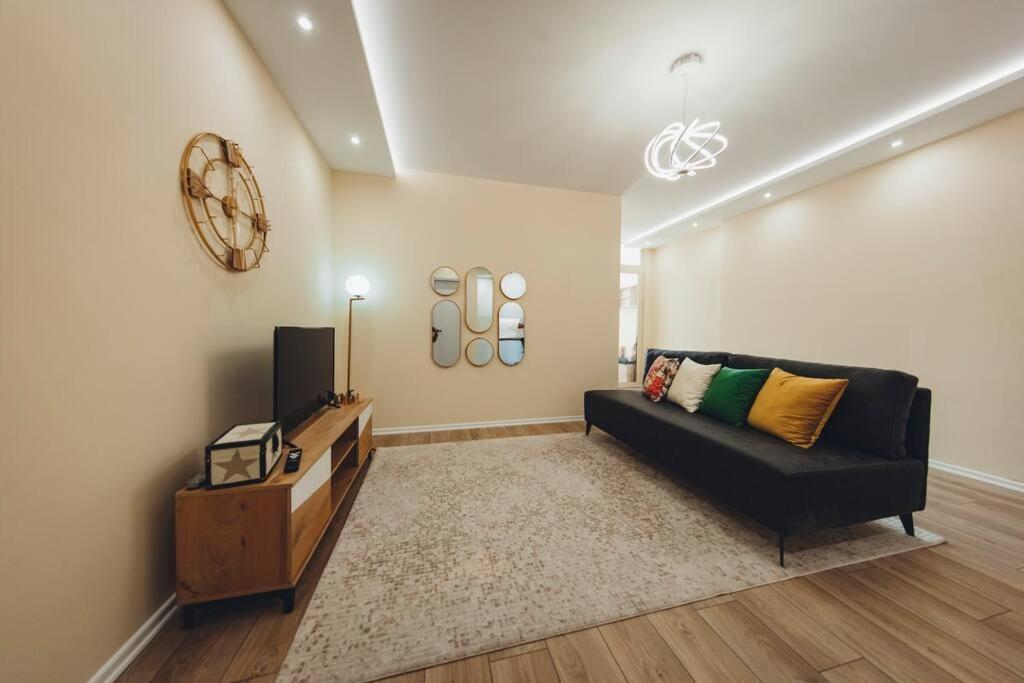 Luxury Apartment At Myslym Shyri Tirana Extérieur photo