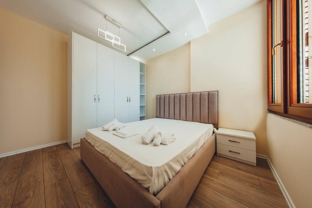 Luxury Apartment At Myslym Shyri Tirana Extérieur photo
